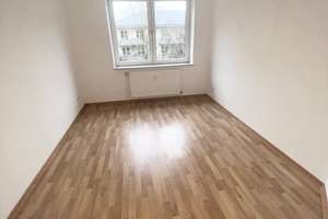 Schicke 4-Raumwohnung am Burgsee mit Einbauküche, 2 Bädern, Balkon und Tiefgaragenstellplatz...!!! – Mecklenburgstr. 101, 19053 Feldstadt, Schwerin – Vorschaubild 13