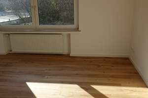 Schöne Lage: Totalsanierte Wohnung mit Balkon: gut geschnittene2-Zimmer-Wohnung in Essen- Heisingen