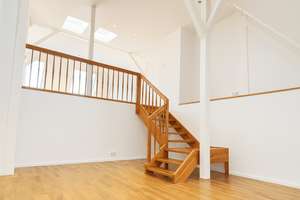 Loftartige Dachgeschosswohnung mit Galerie und viel Licht nahe Schäfersee
