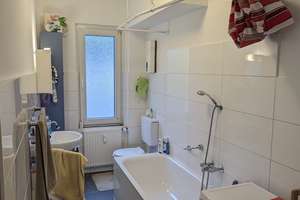 Helle, Ruhige 2-Zimmer-Wohnung 57m² im 2. OG in Duisburg-Neudorf-Nord – Liliencronstr 11, 47057 Neudorf-Nord, Duisburg – Vorschaubild 4
