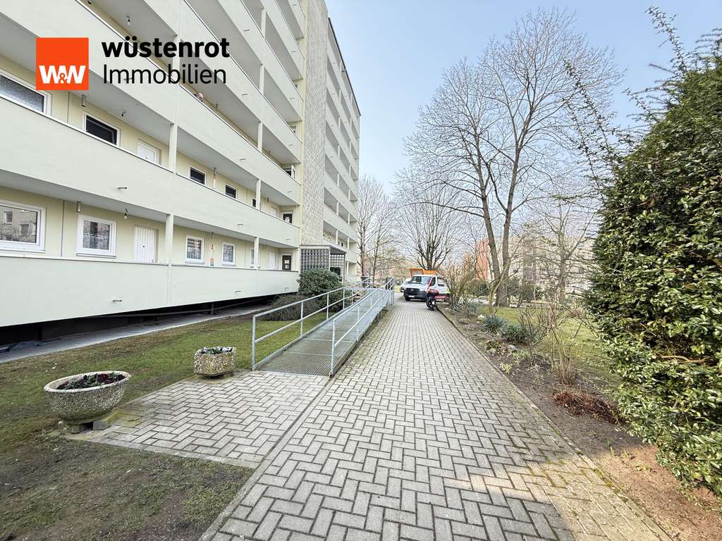 Gepflegte 3 Zi.-Wohnung mit großem Balkon im 1. OG mit Fahrstuhl in einer von Grün umgebenen Anlage