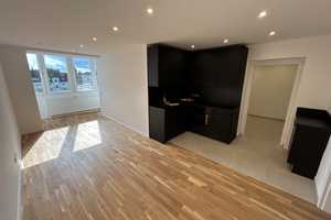 Hochwertig kernsanierte 79m² 3-Zimmer-Whg mit 18m² Dachterrasse und Einbauküche – Schloßstraße 80, 40477 Düsseldorf – Vorschaubild 1