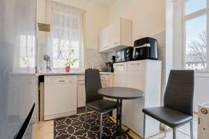 Charmante Altbauwohnung mit grünem Balkon & hohen Decken  – Die vollständige Adresse der Immobilie erhältst du vom Anbieter., 70435 Zuffenhausen-Mönchsberg, Stuttgart – Vorschaubild 4