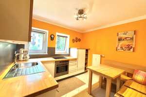 Solide 3 Zimmer Wohnung mit Einbauküche und Balkon – München – Vorschaubild 3