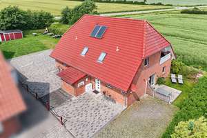 Wohnhaus mit vier Wohneinheiten in attraktiver Feldrandlage von Langballig