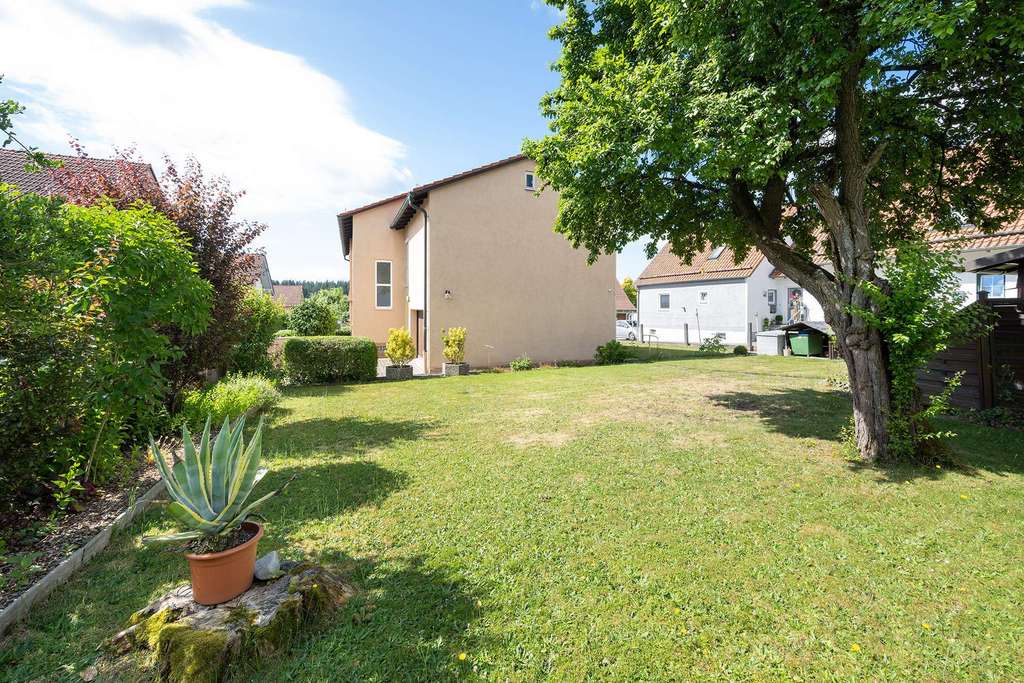 Immobilie in Taufkirchen - Großzügiges Zweifamilienhaus mit Potenzial in schöner Siedlungslage von Taufkirchen - Bild 3