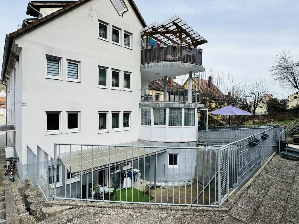 Exklusive 4ZimmerErdgeschosswohnung mit Wintergarten und eigenem Garten