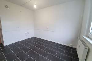 **FAMILIEN WILLKOMMEN**4-Zimmer-Wohnung // 3.Etage // Balkon // Bad mit Wanne // ab 01.05. – Andromedaweg 17, 4205 Grünau-Nord, Leipzig – Vorschaubild 4