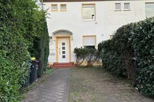 Reihenmittelhaus – 5 Zimmer, provisionsfrei & bezugsfrei  in Köln-Rodenkirchen