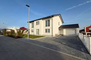 „Neuwertiges Einfamilienhaus mit 160 m² Wohnfläche, Garage und großer überdachter Westter – Die vollständige Adresse der Immobilie erhältst du vom Anbieter., 86871 Rammingen – Vorschaubild 1