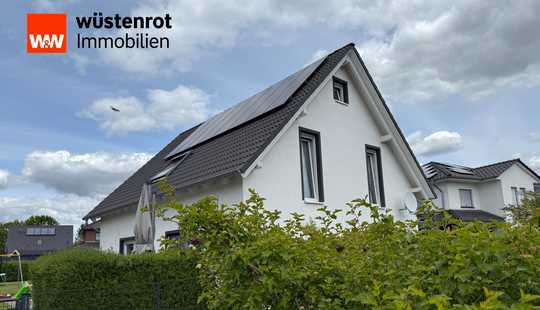 Bild von Ich bin ein erst 8 Jahre altes Haus mit Carport und großem Grundstück und suche eine neue Familie!