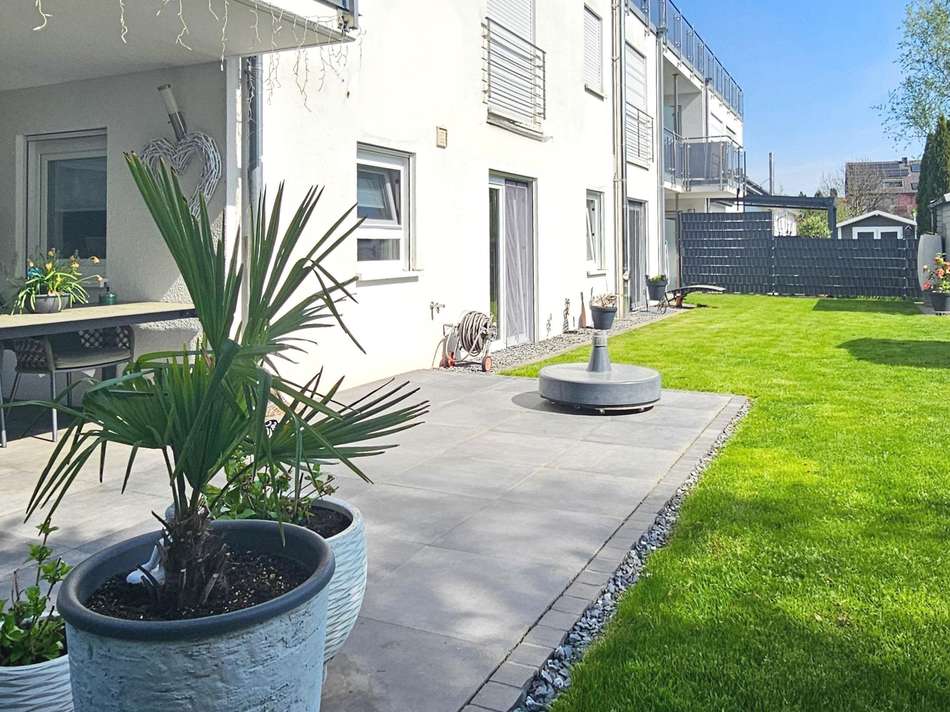 Mit großer Terrasse