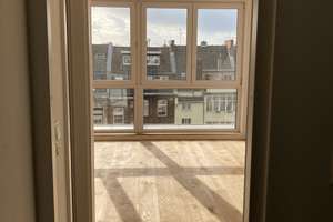 Neuwertige 3-Raum-Maisonette-Wohnung mit Balkon und Dachterrasse in 50674 Köln