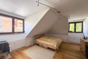 Wunderschöne, 2 Zimmer DG Wohnung mit Balkon (2x) I PKW- Außenstellplatz I Renoviert I Küchenzeile – 60435 Preungesheim, Frankfurt am Main – Vorschaubild 6