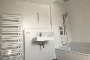 Exklusive 2-Zimmer Dachgeschosswohnung mit Einbauküche (Nähe S-/U-Bahn Feldmoching) – Die vollständige Adresse der Immobilie erhältst du vom Anbieter., 80995 Feldmoching, München – Vorschaubild 11