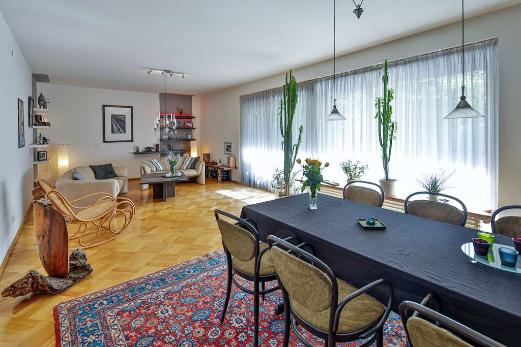 Immobilie in Aichach - Ein Haus mit Substanz, Weite und außergewöhnlichen Perspektiven - Bild 1