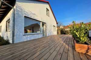 Freistehendes Haus zu vermieten in ruhiger, sonniger Lage mit Garten, Garage, Einfahrt und Terrasse
