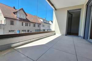 Einfach einziehen:
Erstbezug, Aufzug, EBK, 
Glas-Loggia & maximale Effizienz 
durch PV-Speicher – Die vollständige Adresse der Immobilie erhältst du vom Anbieter., 71665 Vaihingen an der Enz – Vorschaubild 1