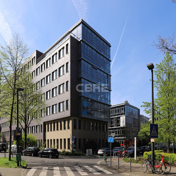 Lichtdurchflutete & moderne Büroflächen am Kennedydamm