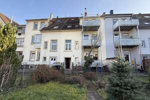 KA-Durlach! Zentral gelegenes Dreifamilienhaus mit ausgebautem DG, Balkonen und Garten – Die vollständige Adresse der Immobilie erhältst du vom Anbieter., 76227 Durlach, Karlsruhe – Vorschaubild 2