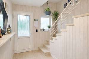 Reihenmittelhaus mit idyllisch gelegenem Garten in Engstingen
Mit zusätzlicher Garage und Stellplat – Die vollständige Adresse der Immobilie erhältst du vom Anbieter., 72829 Engstingen – Vorschaubild 9