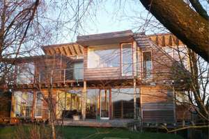 Hier lässt es sich leben! Stadtnah auf dem Land: Ökologisches Architektenhaus mit idyllischem Garten