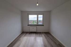 *300 € Gutschein sichern! Dein neues Zuhause: Moderne 1-Zimmer-Wohnung mit EBK in Brandenburg – Pater-Grimm-Straße 1, 14770 Nord, Brandenburg an der Havel – Vorschaubild 3