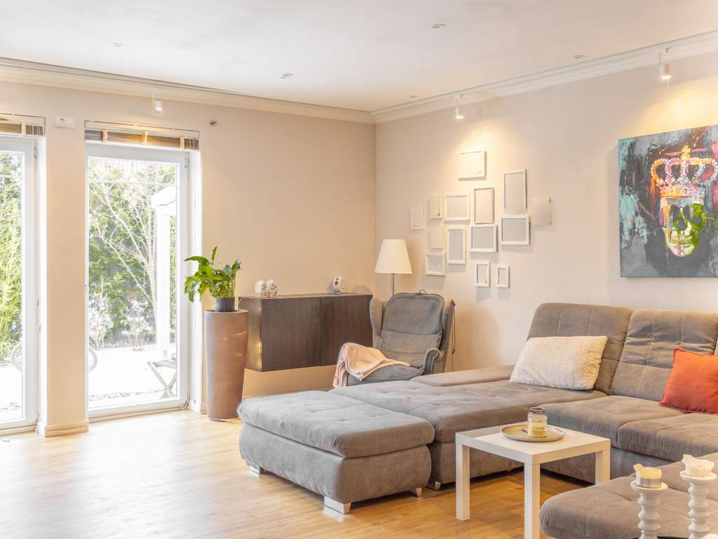 Immobilie in Rohlstorf - Exklusives Wohnerlebnis in Quaal: Modernes Raumwunder mit Pool-Oase und höchstem Komfort - Bild 2