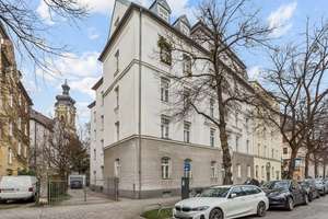 Wunderschöne 2-Zimmer-Altbauwohnung im 3. OG mit Lift in München-Neuhausen unter Denkmalschutz