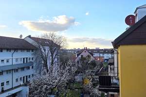Wohnen in ruhiger Lage! von Cannstatt -Helle 2-Zi-Wohnung mit Loggia!