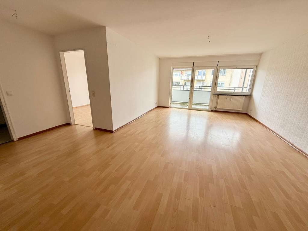 Schöne 2-Zimmer Wohnung mit großem Balkon