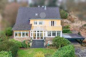 Exklusives Wohnen im Grünen - Eine Villa mit besonderem Flair und vielfältigen Nutzungsmöglichkeiten – Die vollständige Adresse der Immobilie erhältst du vom Anbieter., 42659 Solingen-Mitte, Solingen – Vorschaubild 2