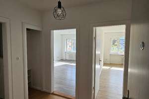 Renovierte, helle 2-Zimmer-Wohnung mit Balkon in Kiel-Innenstadt – Die vollständige Adresse der Immobilie erhältst du vom Anbieter., 24103 Exerzierplatz, Kiel – Vorschaubild 1