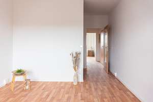 Modernisierte 2-Raum-Wohnung mit Balkon – Helbersdorfer Str. 94e, 9120 Helbersdorf, Chemnitz – Vorschaubild 3