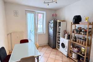 Toplage nahe der Kö | ca. 3,8 % Bruttorendite | Vermietete 2-Zimmer-Stadtwohnung mit Loggia – 40215 Friedrichstadt, Düsseldorf – Vorschaubild 3