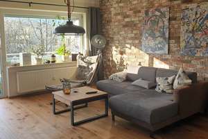 Von Privat - Hochwertig renovierte 4.5-Zimmer Wohnung mit großem Balkon, hell, ruhig