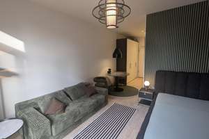 Schicke, helle, möblierte 1-Zimmer Wohnung mit Balkon in München-Schwabing – Leopoldstraße 206, 80804 Neufreimann, München – Vorschaubild 2