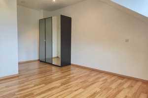 IDYLIC & SPACIOUS LIVING! Charming semi-detached house with secluded garden *Dog allowed* – Main-Taunus-Kreis – Vorschaubild 16