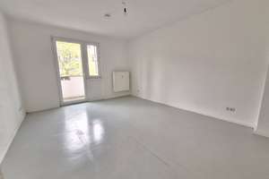 renovierte und gut geschnittene 2-Zimmerwohnung, Berlin-Spandau, Balkon – Schönwalder Straße 105a, 13585 Spandau (Ortsteil), Berlin – Vorschaubild 1