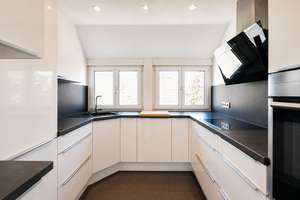 Charmante 3-Zimmer-Dachgeschosswohnung mit traumhafter Aussicht über Uhlbach – 70329 Uhlbach, Stuttgart – Vorschaubild 4