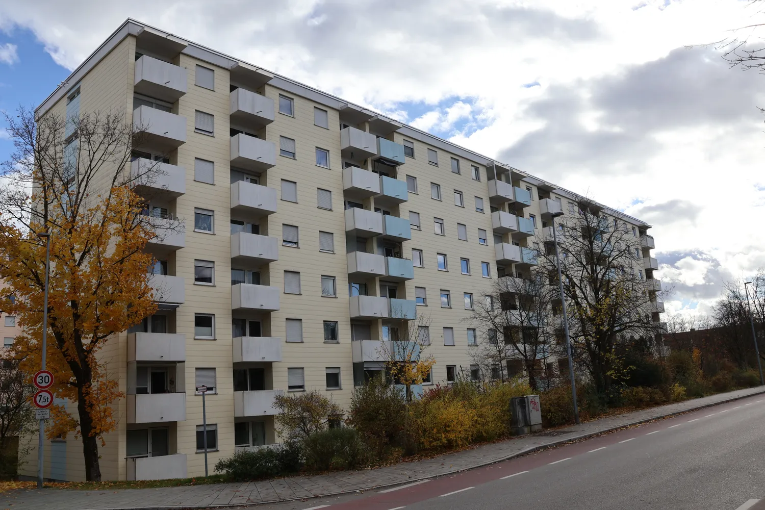 Dachgeschoss, 7. OG, 3-Zi. mit schönem Blick, Westausrichtung und S-Bahnnähe in Fürstenfeldbruck, Fürstenfeldbruck Kreis – Bild 4