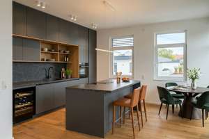 Modernes Penthouse mit zwei Dachterrassen
