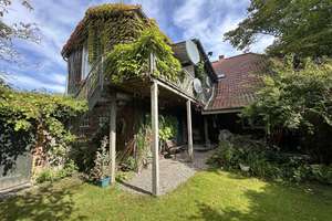 Historischer Charme trifft modernen Wohnkomfort – Zweifamilienhaus mit Ruhepol im Garten – Die vollständige Adresse der Immobilie erhältst du vom Anbieter., 25821 Bredstedt – Vorschaubild 2