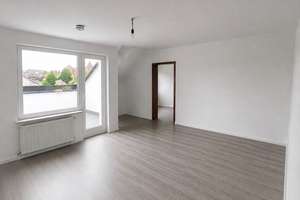 Schöne 2,5 Zimmer Wohnung mit Balkon