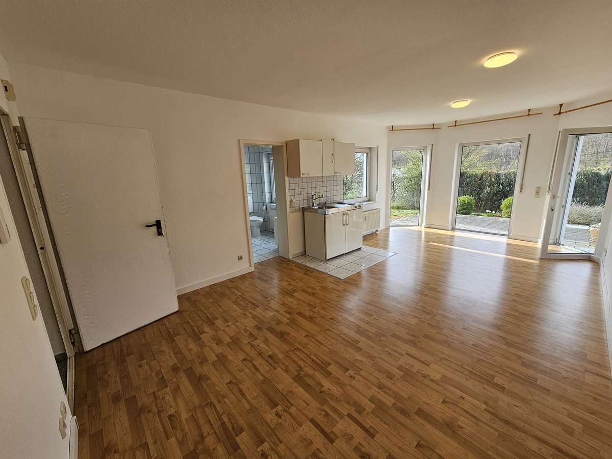 Schickes, renoviertes Appartement mit sonniger Terrasse in top Wohnhaus (nur an Selbstzahler)