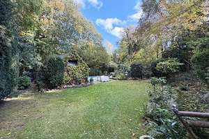 Lichtdurchflutetes Reihenmittelhaus mit Gartenparadies und Außenschwimmbecken am Ennert – Die vollständige Adresse der Immobilie erhältst du vom Anbieter., 53229 Holtorf, Bonn – Vorschaubild 2