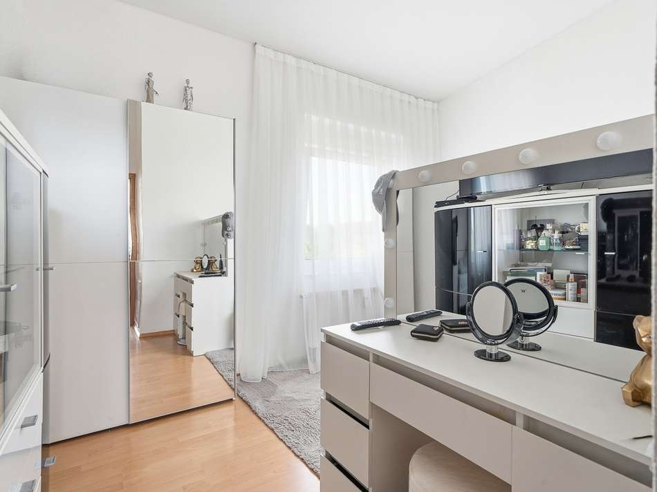 vielseitig nutzbares Zimmer