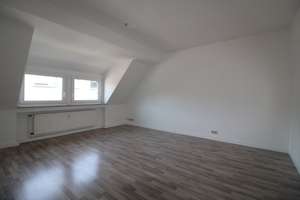 Gepflegte 3-Zimmer-Dachgeschosswohnung in Köln-Rodenkirchen! – Die vollständige Adresse der Immobilie erhältst du vom Anbieter., 50996 Rodenkirchen (Ortsteil), Köln – Vorschaubild 2