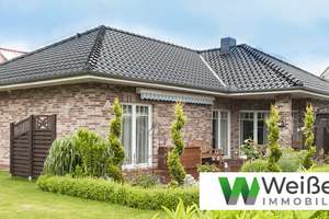 Komfort auf einer Ebene - 3-Zimmer-Winkelbungalow
Niedrigenergiehaus EH 40 mit Wärmepumpe und PV –
 – Die vollständige Adresse der Immobilie erhältst du vom Anbieter., 24628 Hartenholm – Vorschaubild 1