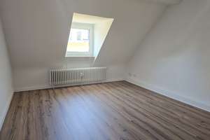 **Charmante Dachgeschosswohnung mit moderner Ausstattung** – Alte Hauptstr. 21, 45289 Burgaltendorf, Essen – Vorschaubild 2